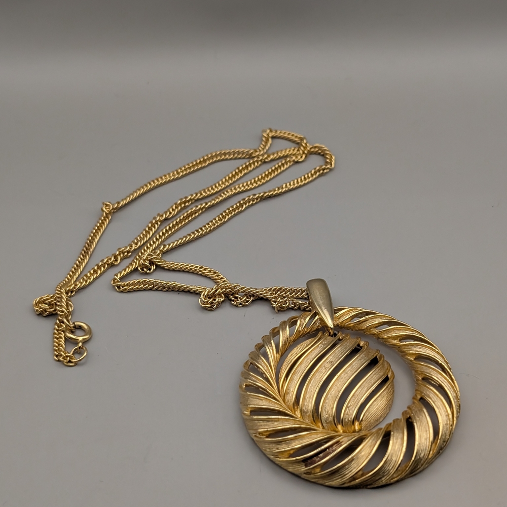 Elegant Gold-Tone Leaf Pendant Necklace